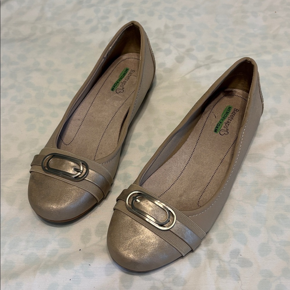 Baretraps Women's Slip On Fabric And Faux Leather Champagne